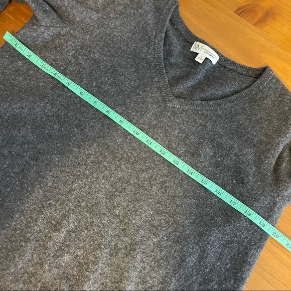 Neiman Marcus 100% Cashmere Grey 3/4 Sleeve V-Neck Sweater Womens L - Picture 9 of 10